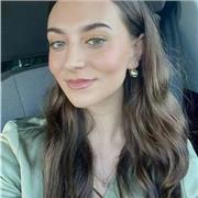 Hola! soy Clara y curso tercero de Derecho, soy profesora de apoyo escolar en asignaturas de letras o inglés para niños de primaria o ESO, a distancia o presencial. Imparto clases de refuerzo en escritura y lectura para los más pequeños